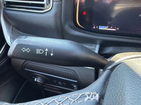 Used 2023 Jeep Wagoneer L Series II AWD/4WD image 14