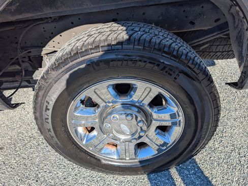 Used 2015 Ford F250 Lariat w/ Lariat Interior Package image 10