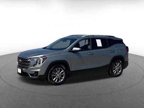 Used 2024 GMC Terrain SLT image 8