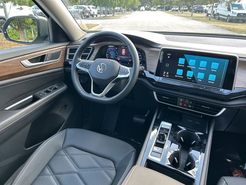 New 2026 Volkswagen Atlas SE image 9
