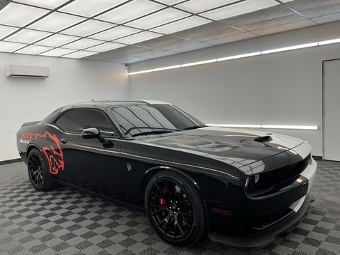 Used 2016 Dodge Challenger SRT Hellcat image 3
