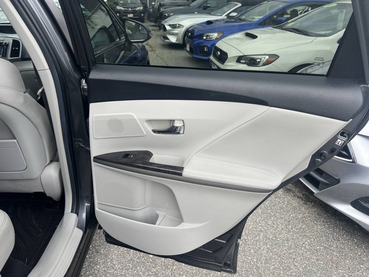 Used 2013 Toyota Venza XLE w/ XLE Premium Pkg AWD/4WD image 16