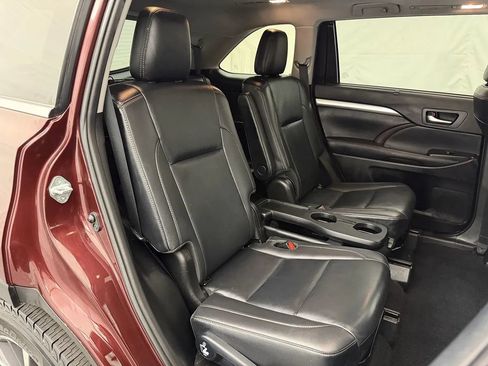 Used 2019 Toyota Highlander XLE AWD/4WD image 28