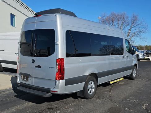 Used 2024 Mercedes-Benz Sprinter 2500 image 3