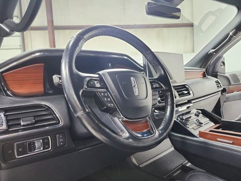 Used 2023 Lincoln Navigator Reserve AWD/4WD image 18