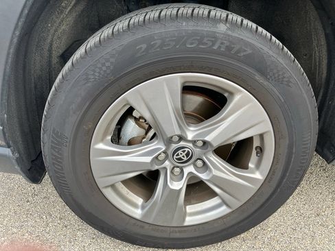 Used 2025 Toyota RAV4 XLE FWD image 11