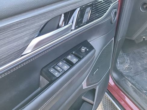 Used 2023 Jeep Wagoneer L Series III w/ Preferred Equipment Group image 13