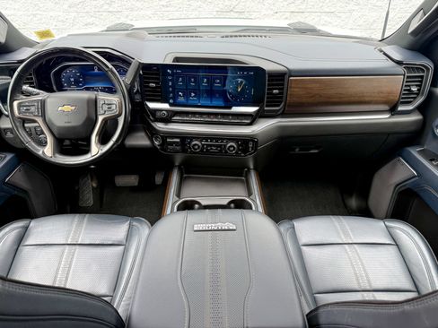 Certified 2024 Chevrolet Silverado 2500 High Country w/ Technology Package AWD/4WD image 32
