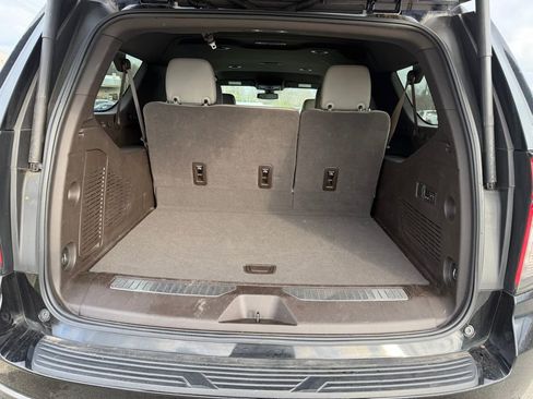 Used 2022 Chevrolet Suburban Z71 w/ Luxury Package image 9