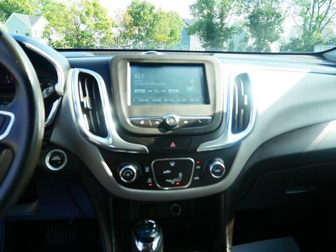 Used 2018 Chevrolet Equinox LS AWD/4WD image 13