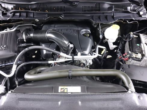 Used 2018 RAM 1500 Big Horn AWD/4WD image 40
