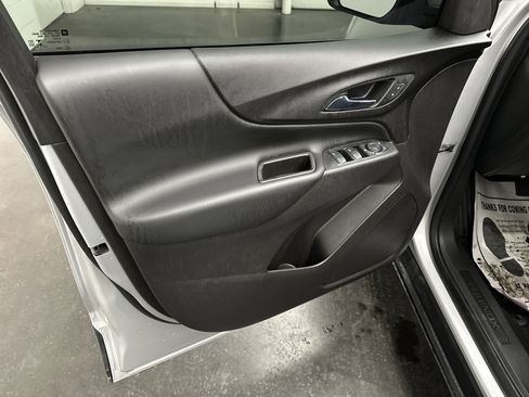 Used 2019 Chevrolet Equinox LT image 16