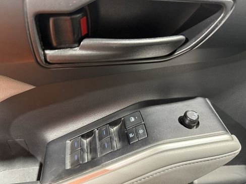 Used 2020 Toyota Highlander L AWD/4WD image 19