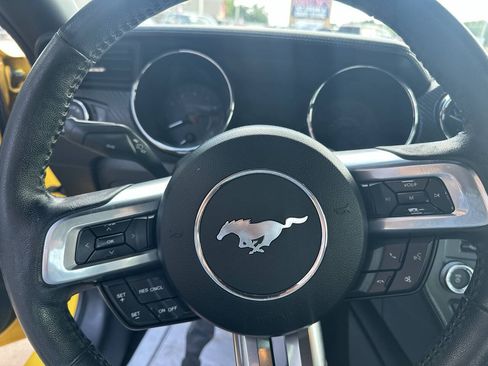 Used 2017 Ford Mustang Coupe RWD image 11