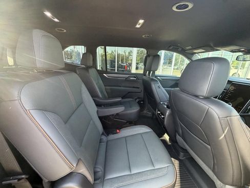 Used 2024 GMC Acadia AT4 w/ Luxury Package AWD/4WD image 14