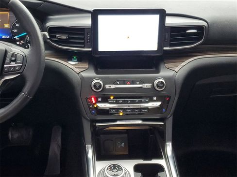 Used 2020 Ford Explorer Limited image 30
