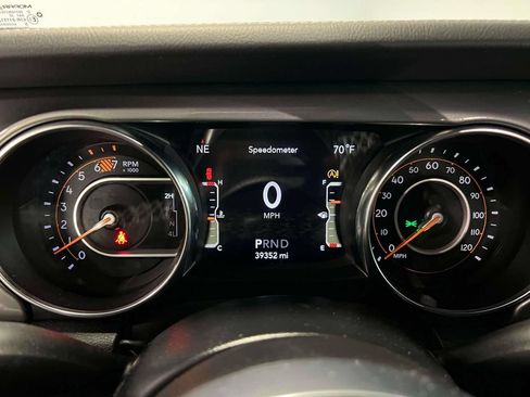 Used 2022 Jeep Wrangler Unlimited Sahara w/ LED Lighting Group AWD/4WD image 24