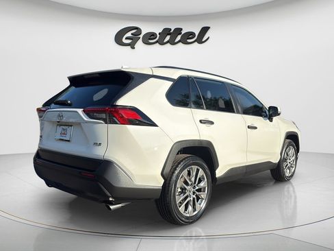 Used 2019 Toyota RAV4 XLE Premium FWD image 5