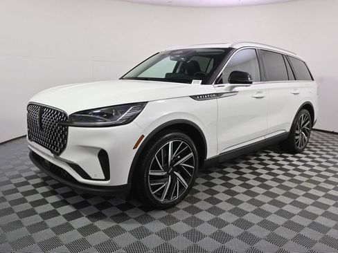New 2026 Lincoln Aviator Reserve AWD/4WD image 2
