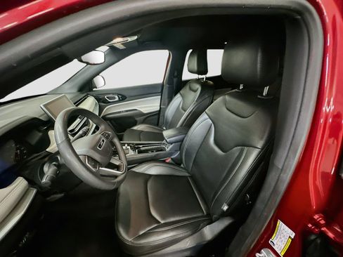 Used 2025 Jeep Compass Limited AWD/4WD image 13