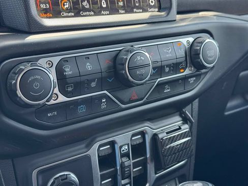 Used 2023 Jeep Wrangler Unlimited Sahara w/ Cold Weather Group AWD/4WD image 30