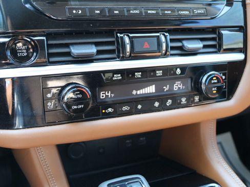 Used 2025 Nissan Pathfinder Platinum AWD/4WD image 23