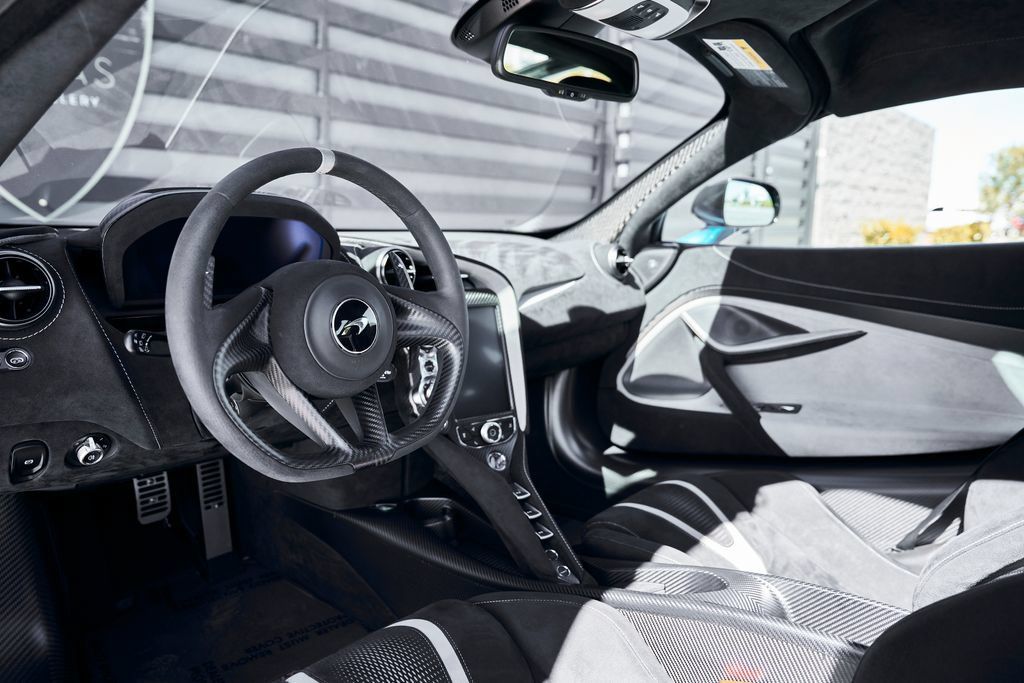 Used 2021 McLaren 765LT RWD image 2