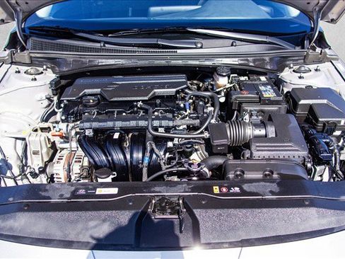 Used 2024 Hyundai Elantra SEL FWD image 25