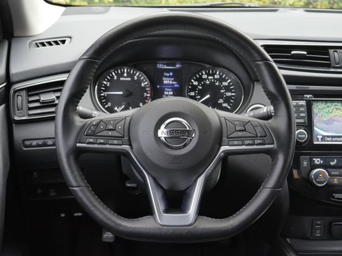 Used 2017 Nissan Rogue Sport SL image 6