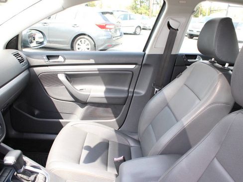 Used 2009 Volkswagen Jetta SE FWD image 14