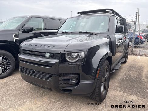 Used 2024 Land Rover Defender 110 SE AWD/4WD image 2