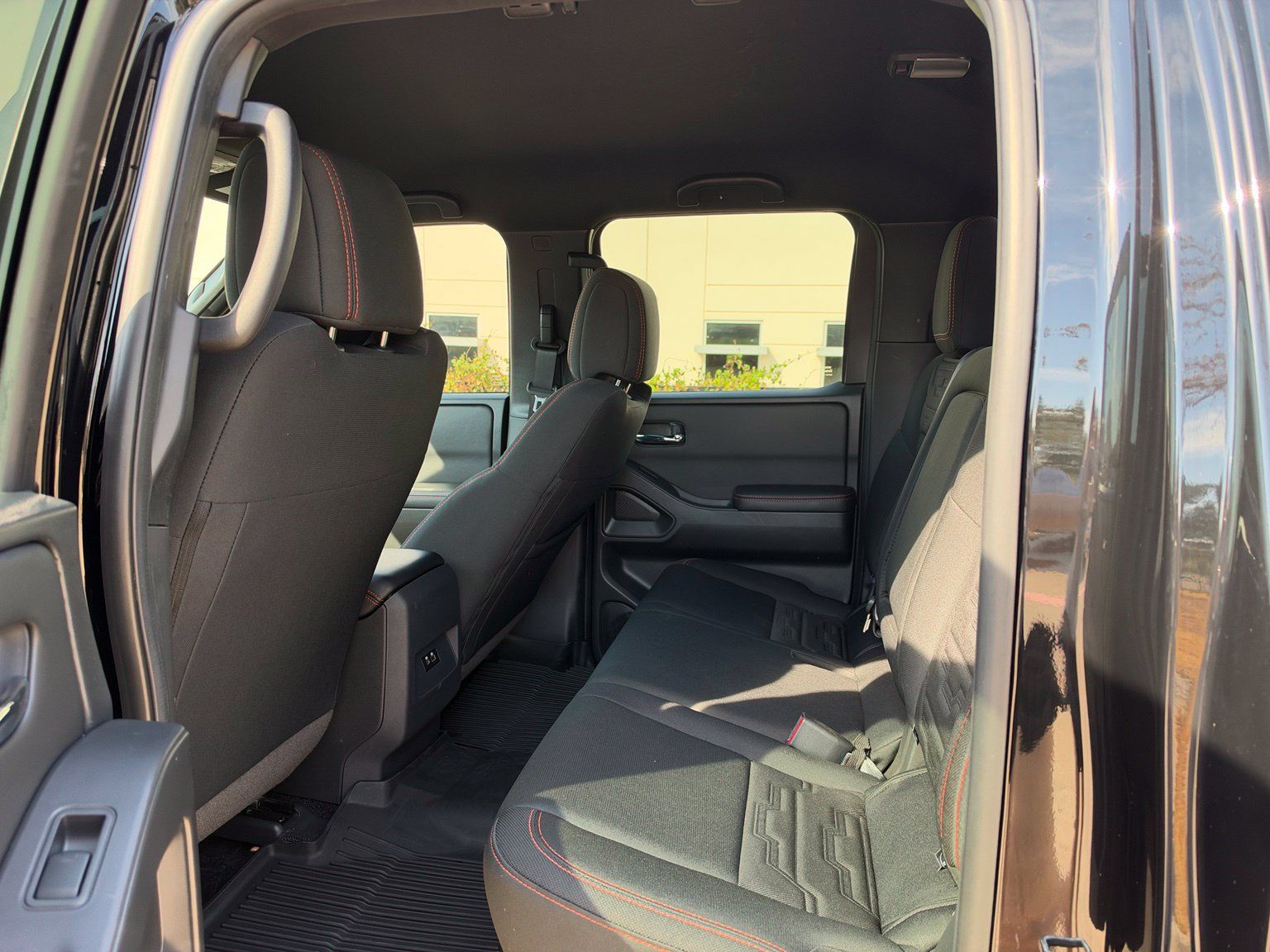 Used 2025 Nissan Frontier PRO-4X AWD/4WD image 13