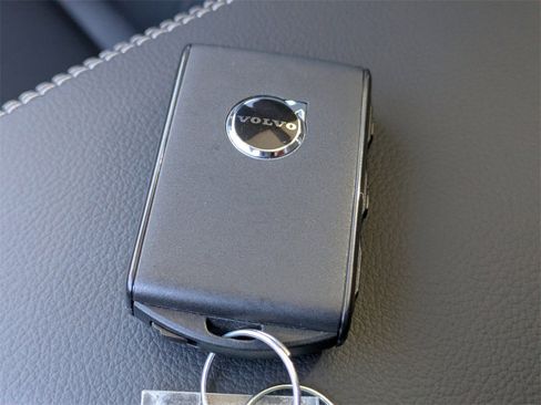 Used 2026 Volvo XC40 B4 Core image 41