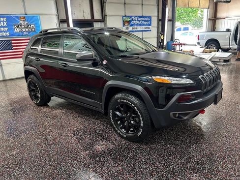 Used 2018 Jeep Cherokee Trailhawk w/ Cold Weather Group image 1