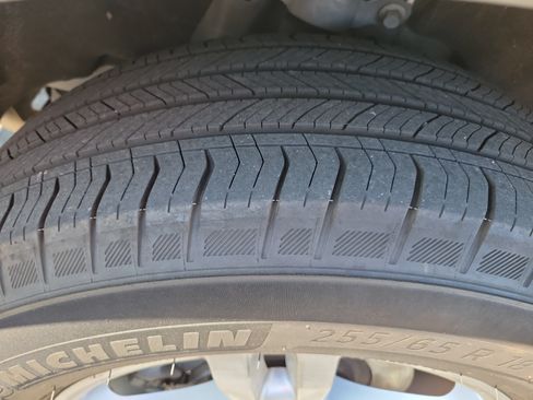 Used 2022 Ford Explorer XLT w/ Equipment Group 202A AWD/4WD image 31