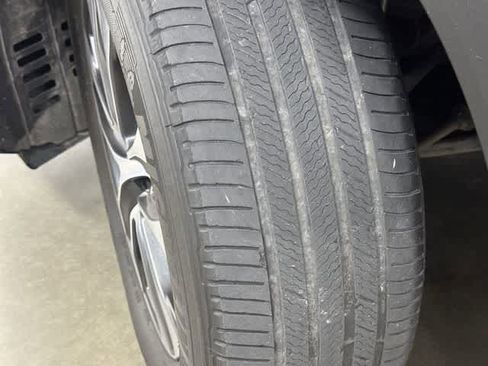 Used 2023 Toyota Highlander XLE image 29