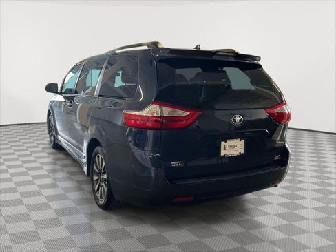 Used 2018 Toyota Sienna XLE image 7