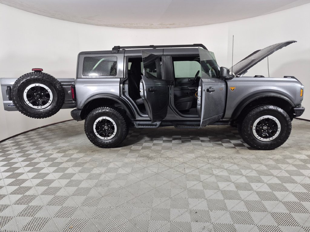 Used 2023 Ford Bronco Badlands w/ Sasquatch Package AWD/4WD image 9