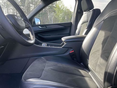 Certified 2025 Jeep Grand Cherokee Altitude image 24