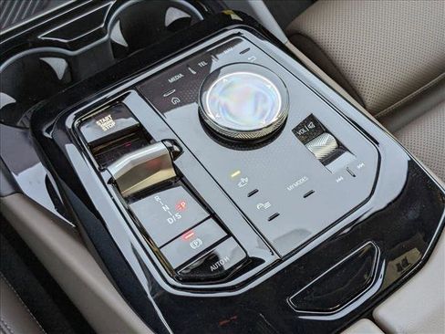 Certified 2025 BMW 530i image 12