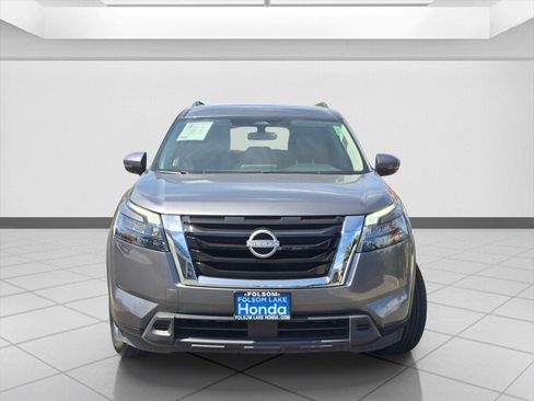 Used 2024 Nissan Pathfinder SV FWD image 2