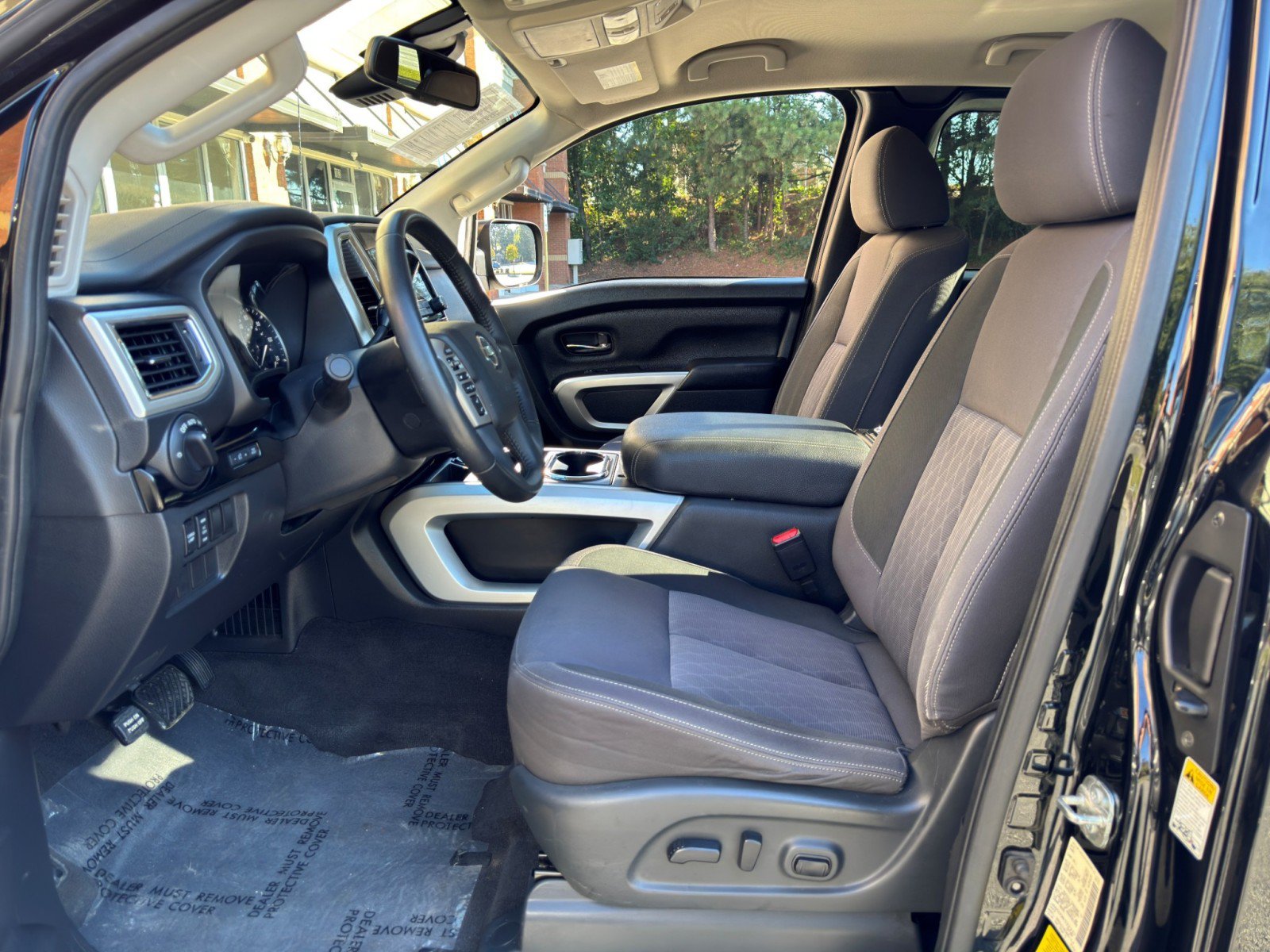 Used 2021 Nissan Titan SV w/ SV Convenience Package RWD image 13
