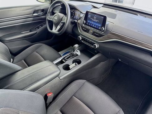 Used 2025 Nissan Altima 2.5 SV FWD image 33