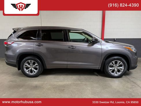 Used 2015 Toyota Highlander XLE AWD/4WD image 9