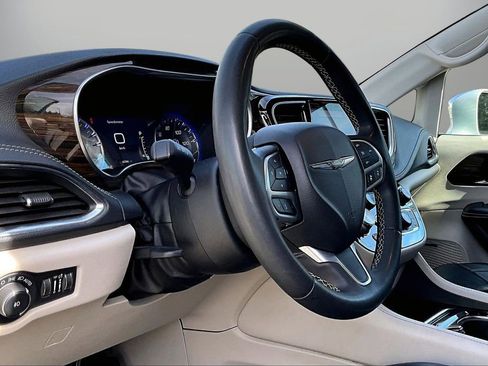 Certified 2022 Chrysler Pacifica Limited image 20