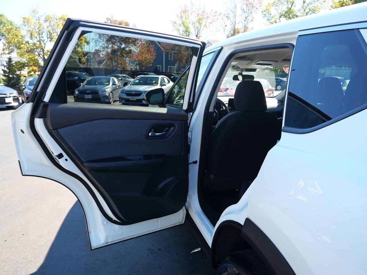 Used 2023 Nissan Rogue SV AWD/4WD image 25