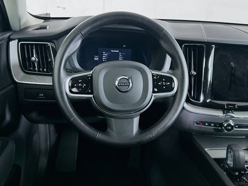 Used 2025 Volvo XC60 B5 Plus image 18
