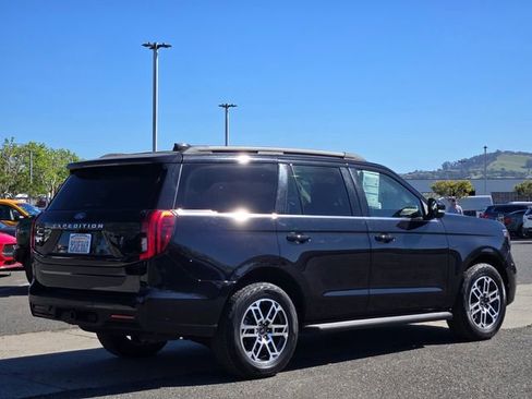 Certified 2025 Ford Expedition Active image 7