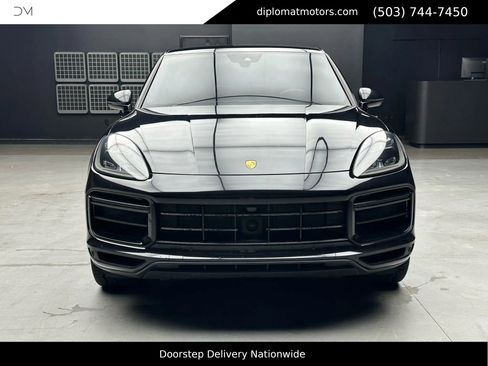 Used 2022 Porsche Cayenne Turbo w/ Performance Package (PG2) image 11
