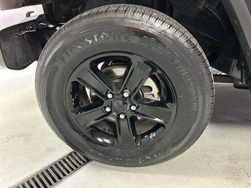 Used 2021 Jeep Wrangler Unlimited Sahara image 9